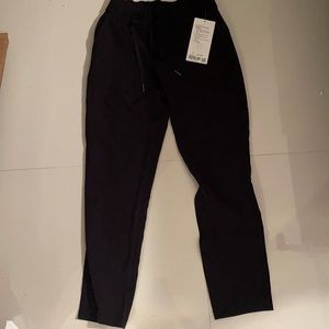 Lululemon on the fly 7/8 Pant size 4